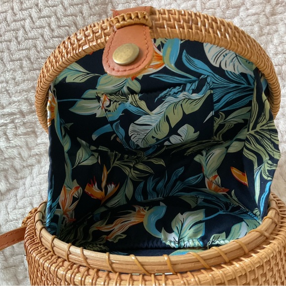 Round Handwoven Rattan Bag - Picture 7 of 8